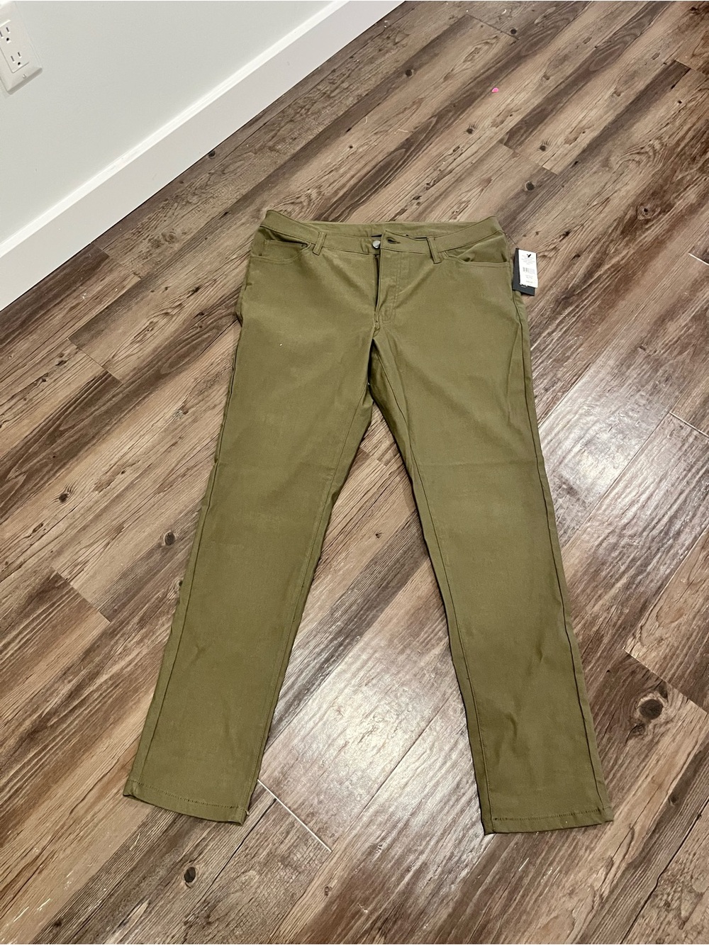 NWT Men's Olive Slim Fit Chino Pants